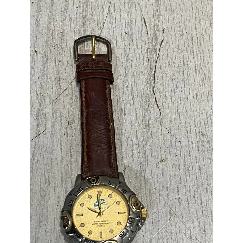Vintage Nike Air 1238 Gold Tone Faced Watch Leather Band Needs Battery - Picture 5 of 8
